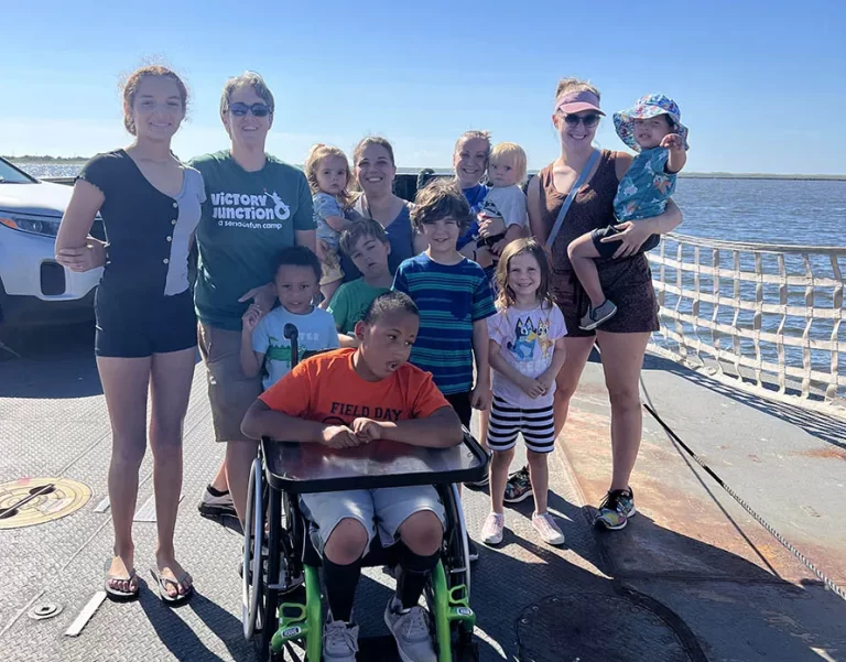 group of moms and kids at the Mommune beach retreat