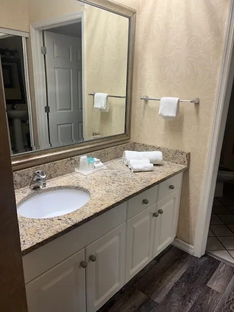 bathroom at holiday inn