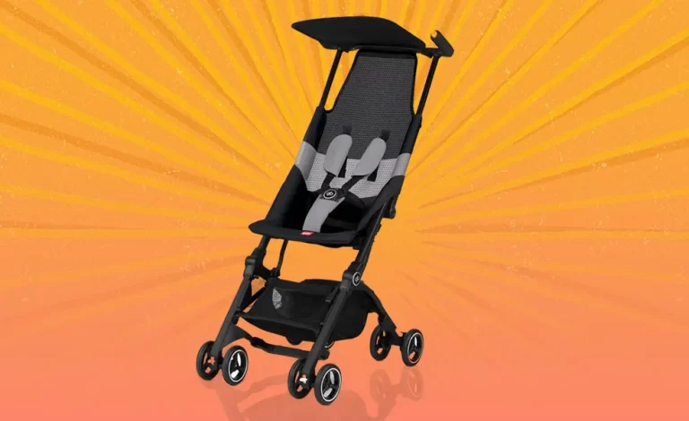 A black gb Pockit stroller.